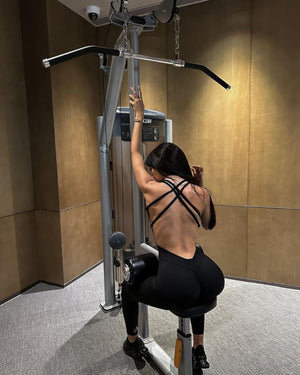 Дълъг спортен гащеризон с гол гръб в розов цвят