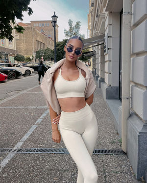 Спортен сет с кръстосан гръб и оформящ ефект в зелен цвят