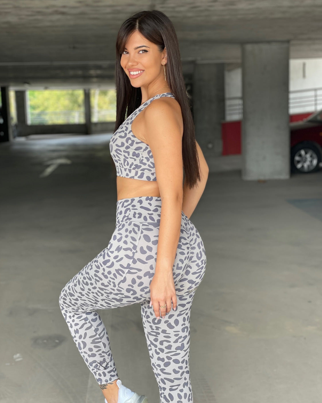 Спортен сет с леопардов принт в розов цвят