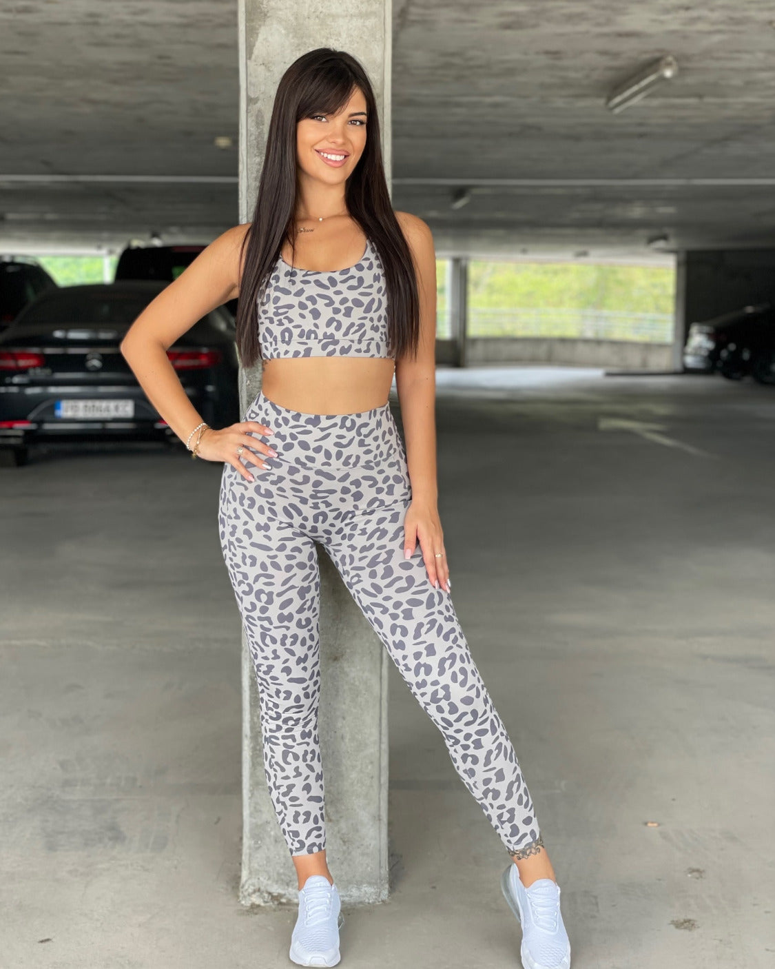 Спортен сет с леопардов принт в розов цвят