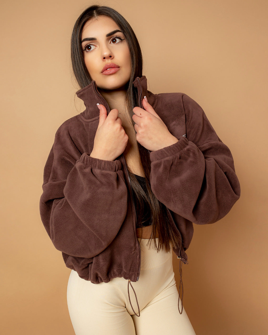 Плюшено кадифено яке в млечен цвят