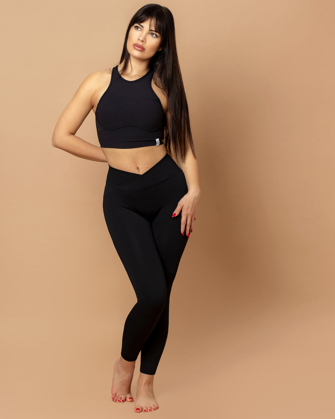 V-образен клин в черен цвят