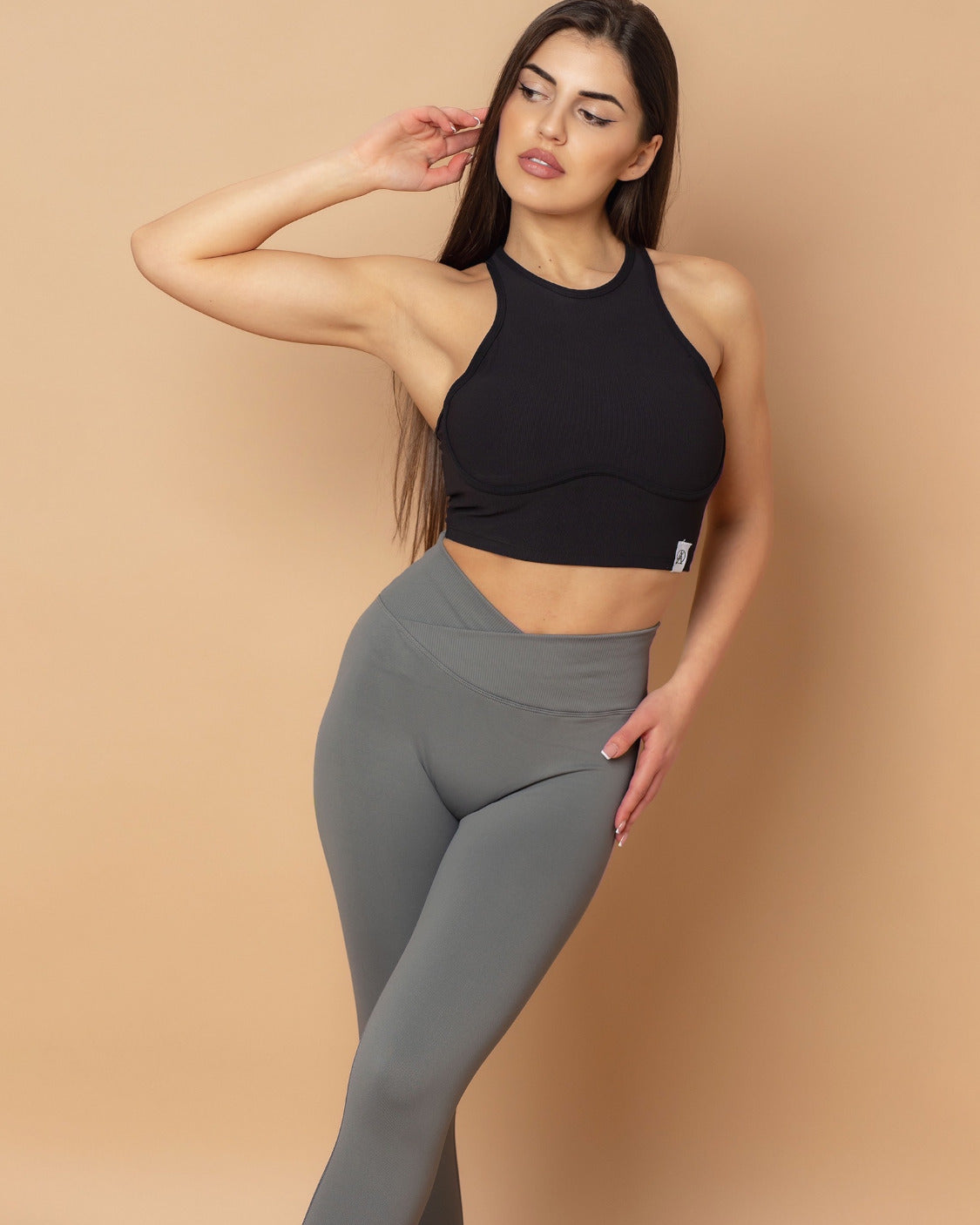 V-образен клин в сив цвят