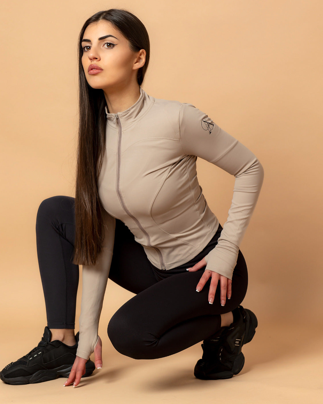 Вталено дамско спортно яке в розов цвят