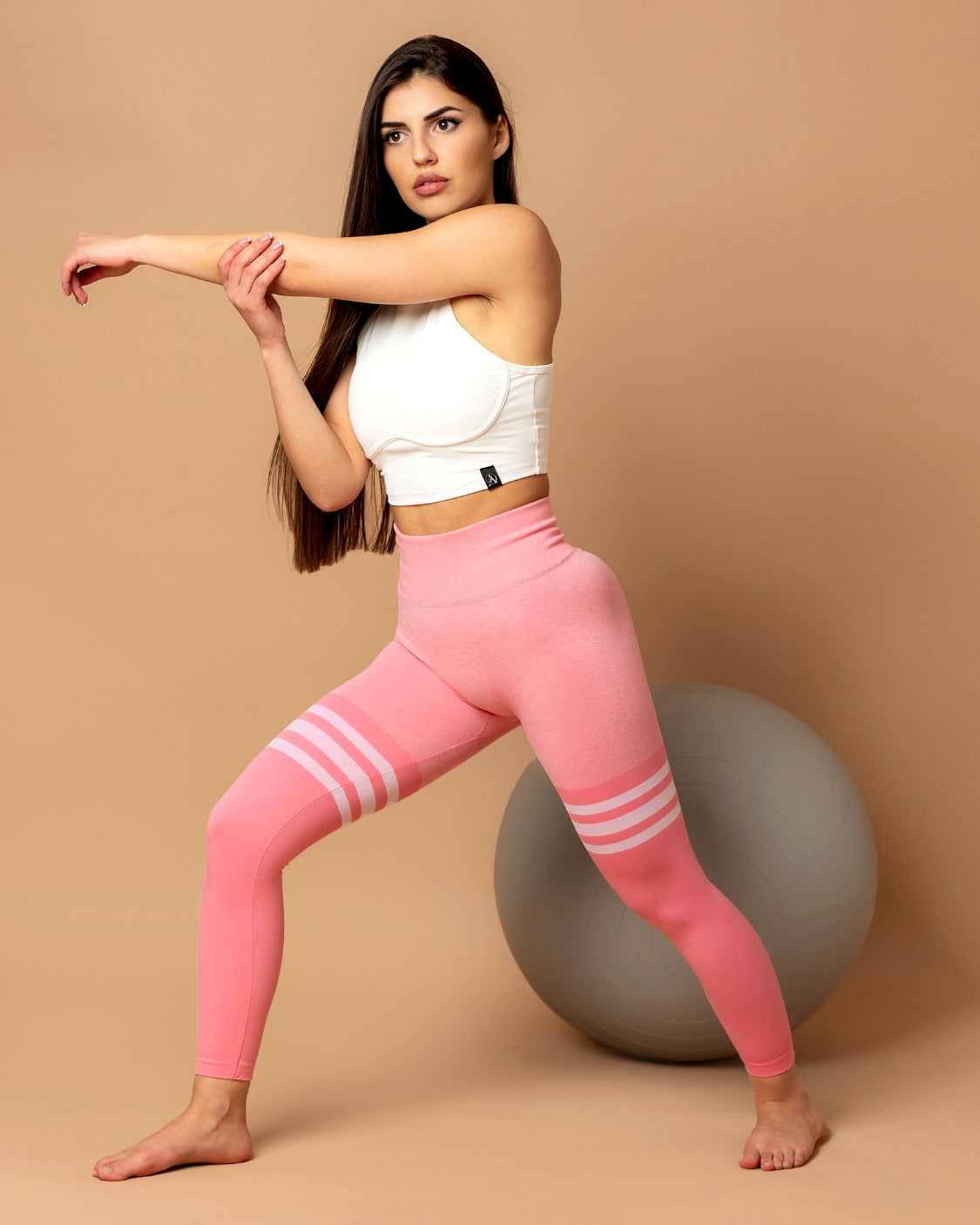 Безшевен клин с бели ленти в розов цвят