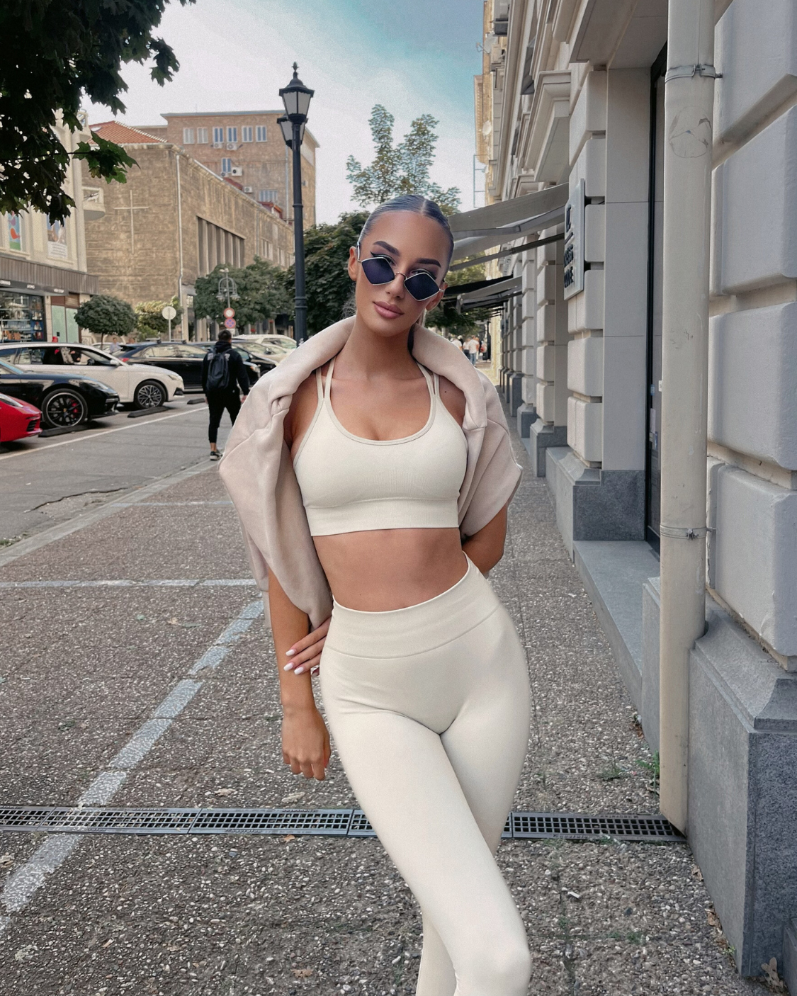 Спортен сет с кръстосан гръб и оформящ ефект в син цвят