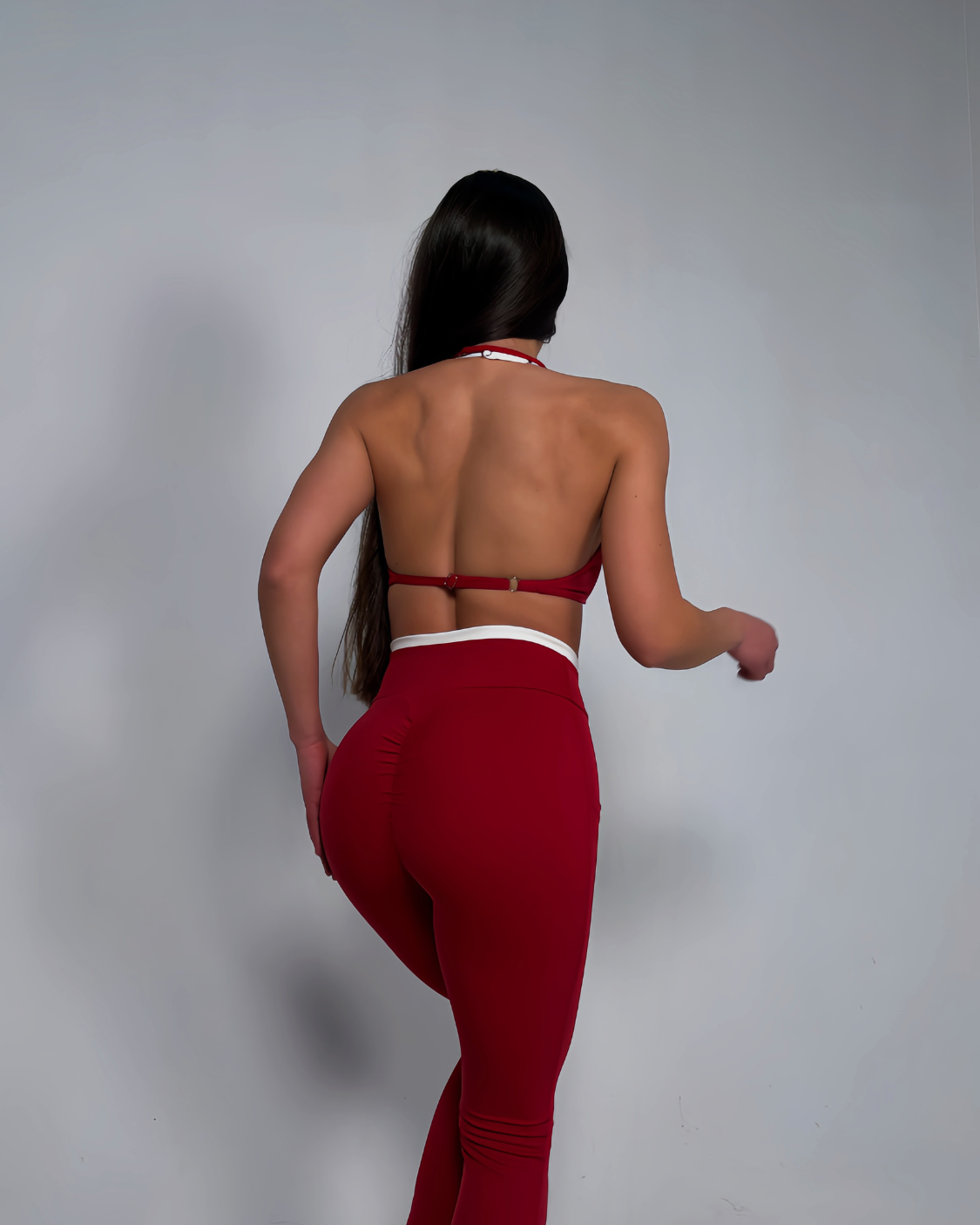 Спортен екип 𝐂𝐎𝐍𝐓𝐎𝐔𝐑