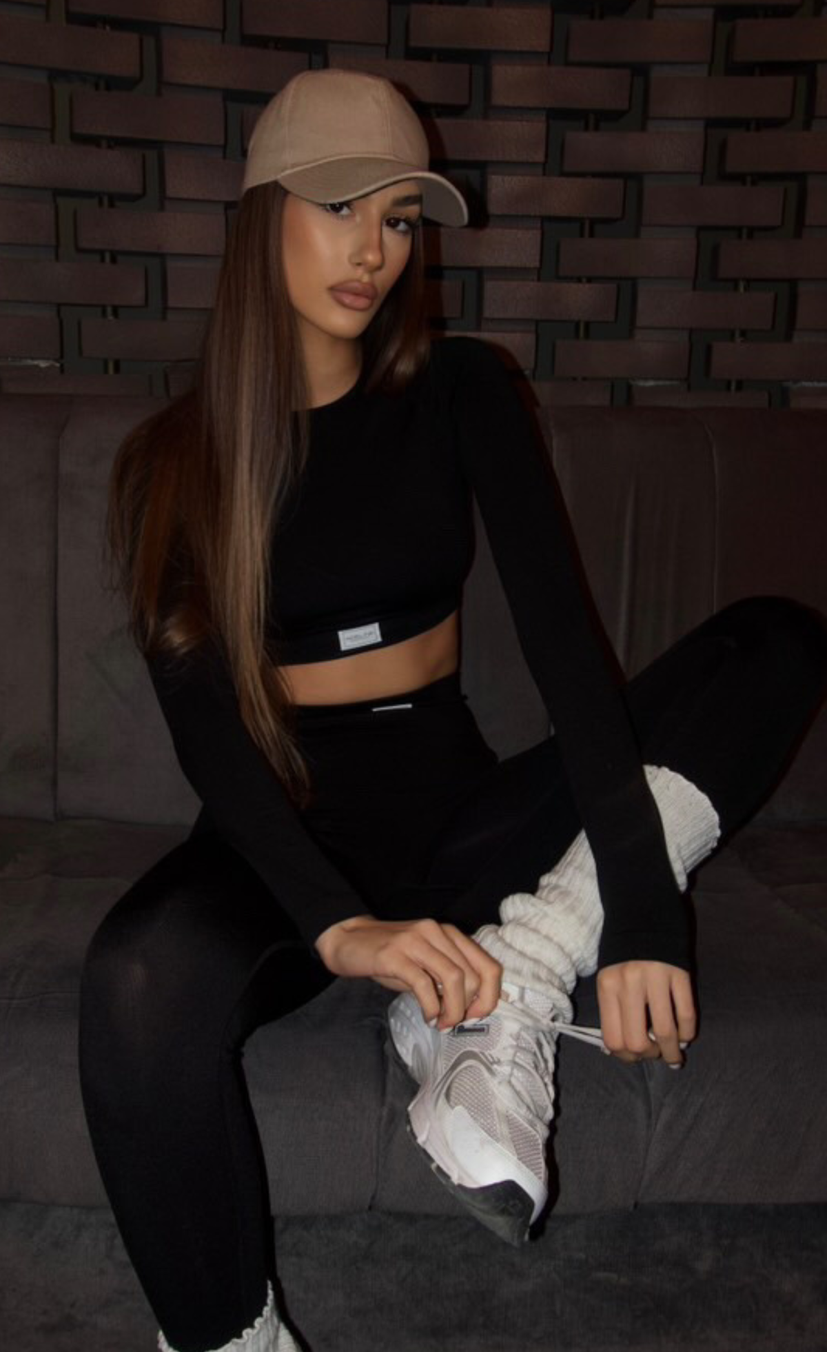 Спортен клин 𝐀𝐔𝐑𝐀 в кафяв цвят